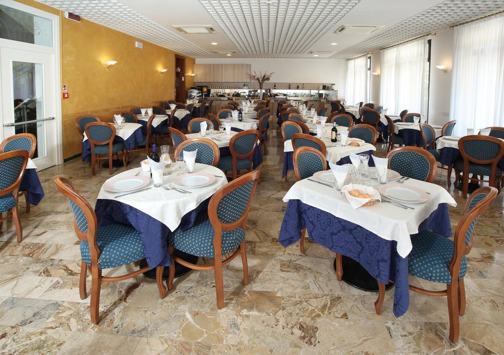 Hotel Piccinelli Rimini Buitenkant foto