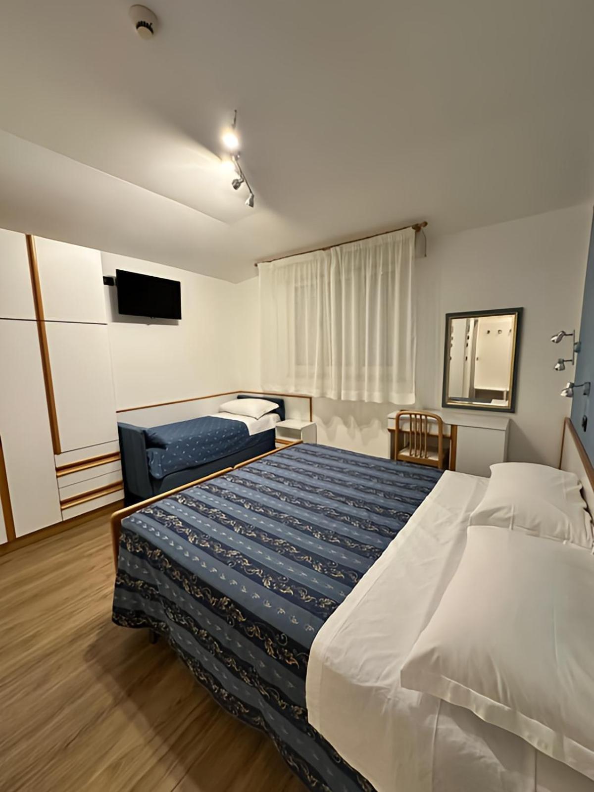 Hotel Piccinelli Rimini Buitenkant foto
