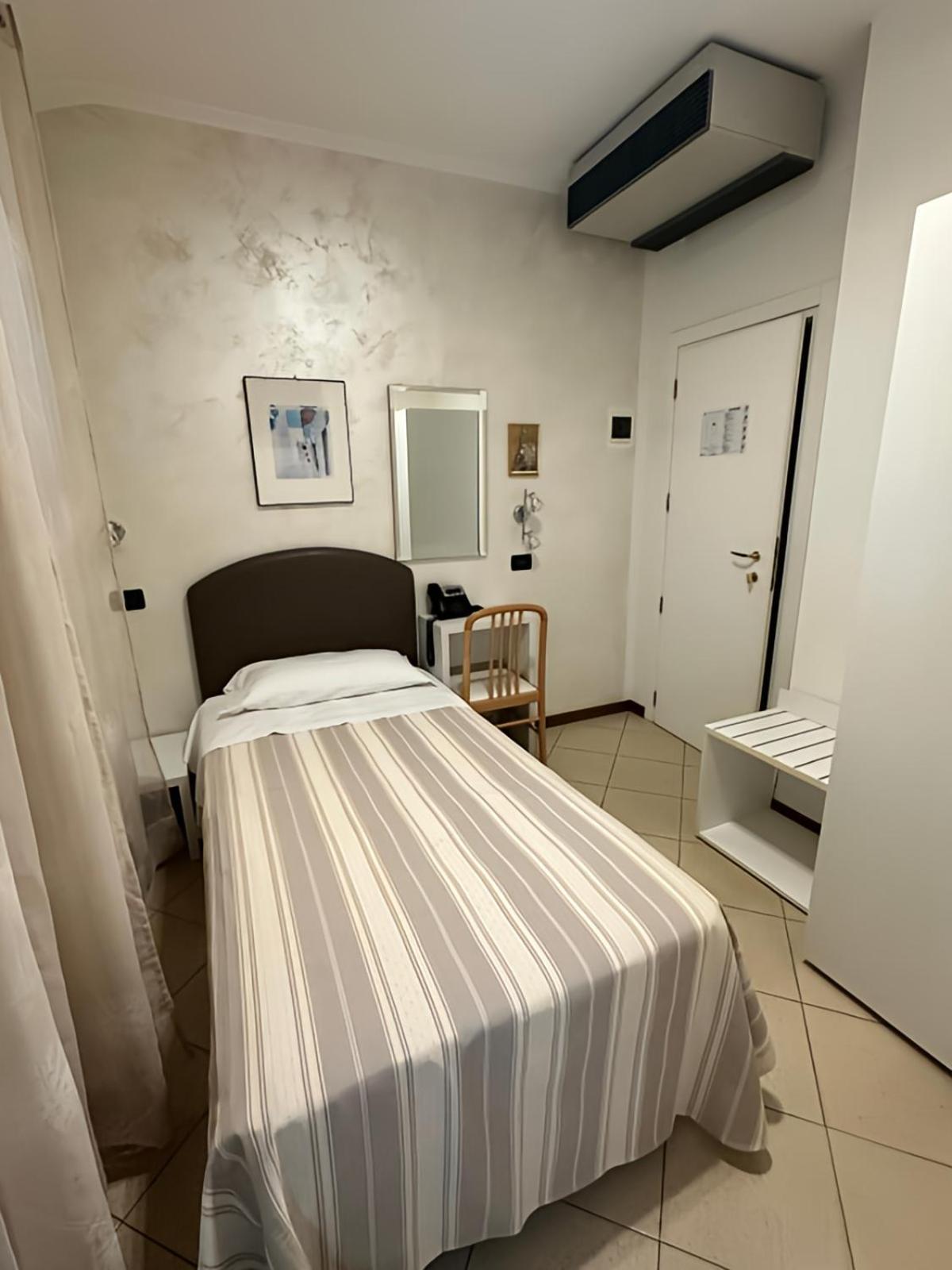 Hotel Piccinelli Rimini Buitenkant foto
