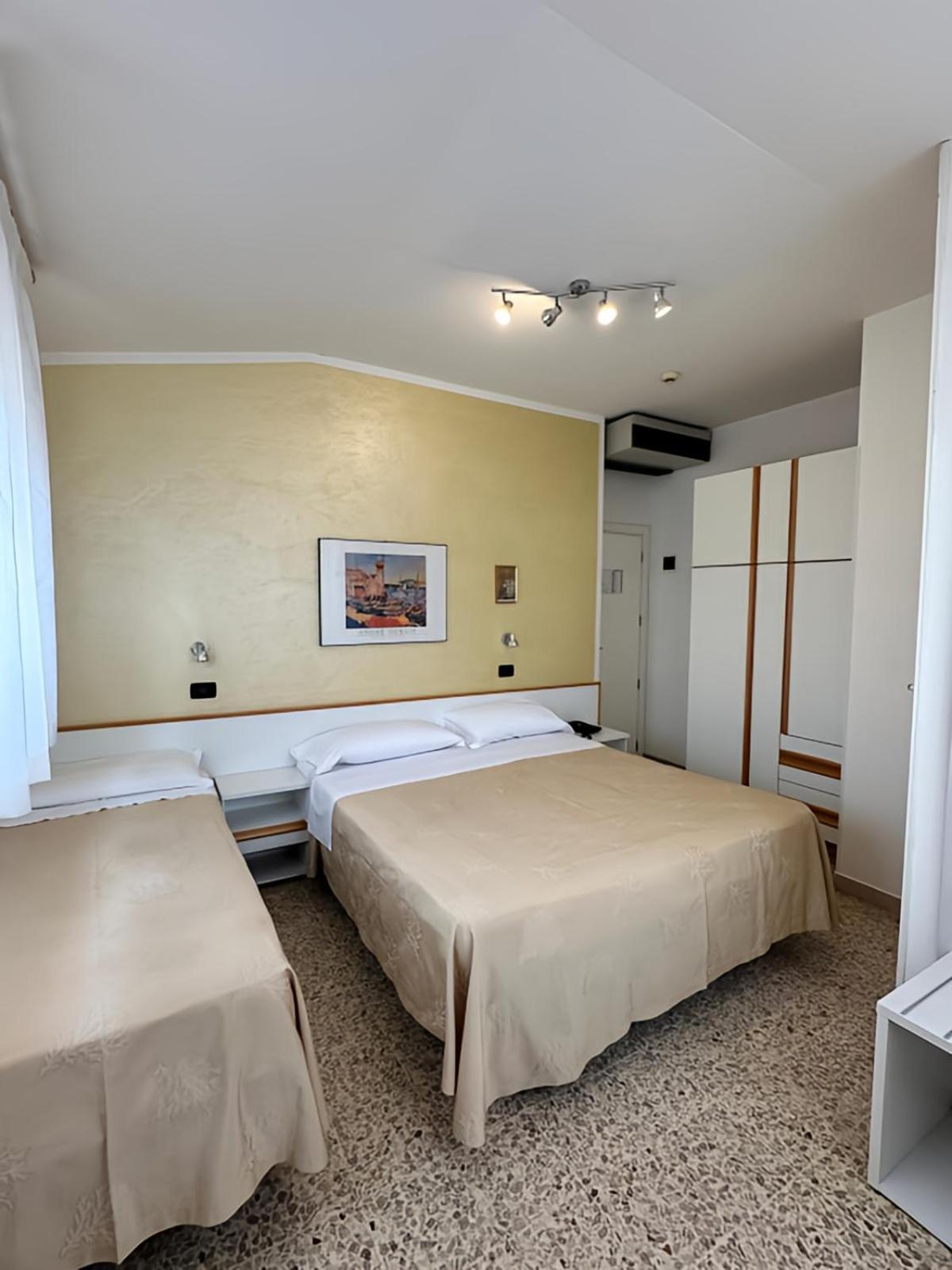 Hotel Piccinelli Rimini Buitenkant foto