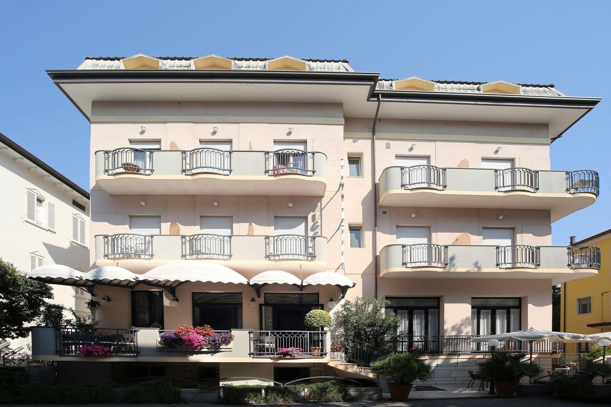 Hotel Piccinelli Rimini Buitenkant foto